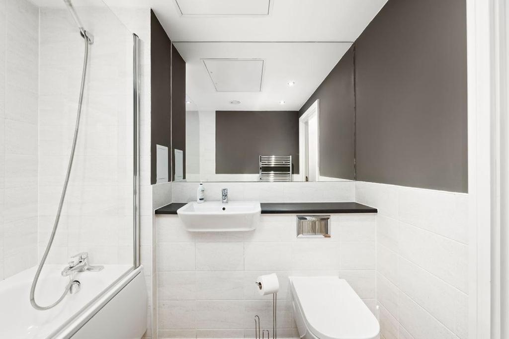 Modern Serviced 3-Bedroom Flat In East ロンドン エクステリア 写真