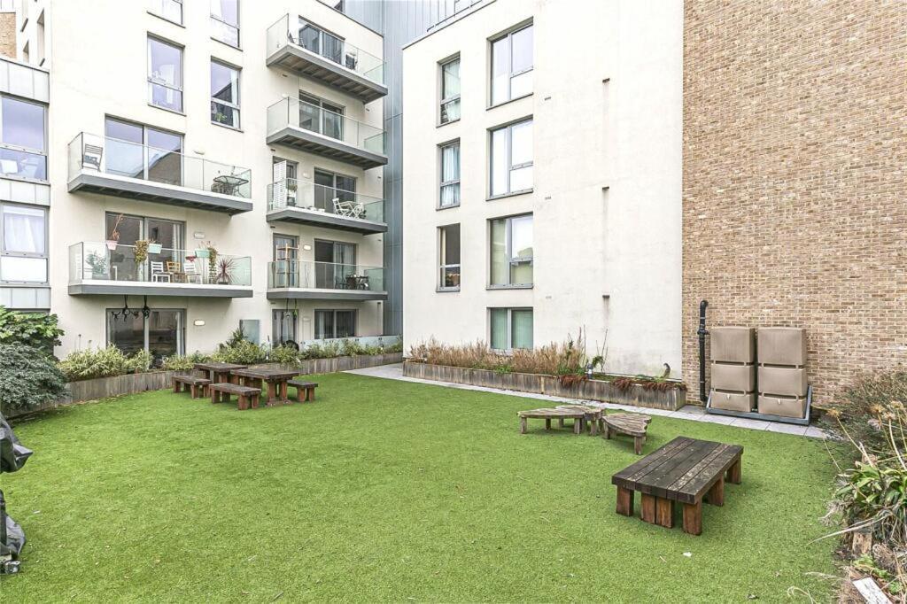 Modern Serviced 3-Bedroom Flat In East ロンドン エクステリア 写真