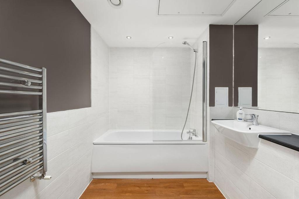 Modern Serviced 3-Bedroom Flat In East ロンドン エクステリア 写真