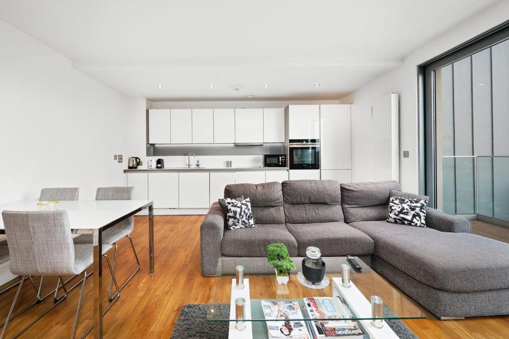 Modern Serviced 3-Bedroom Flat In East ロンドン エクステリア 写真